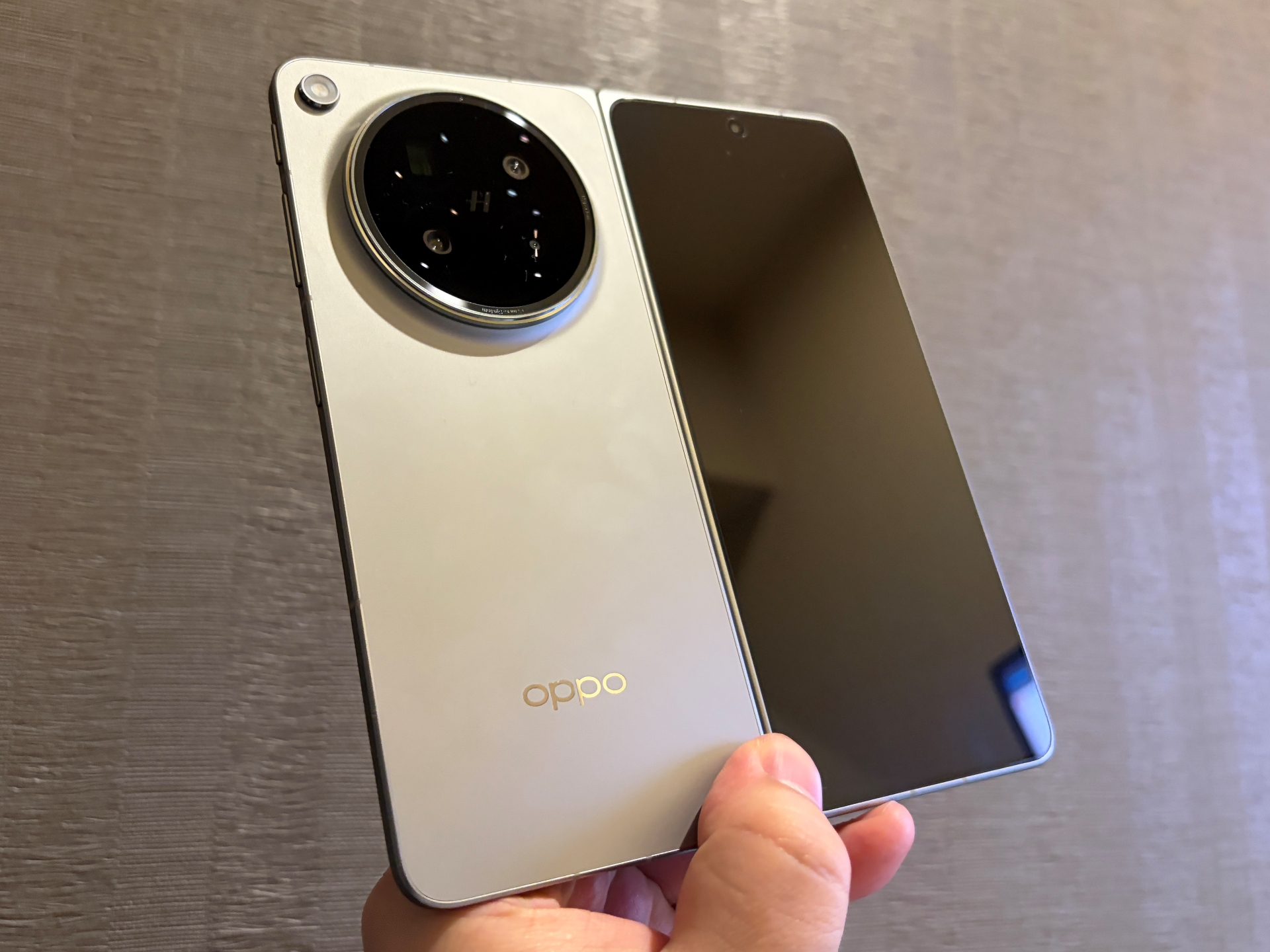 「OPPO Find N6」レビュー、“横折りスマホ”の定位置を脅かす優秀な折りたたみスマホをチェック