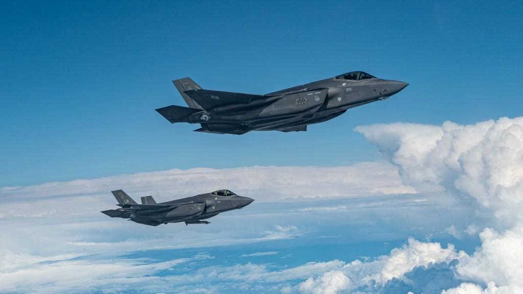 見掛け倒しだったロシアの最新戦闘機、実戦使用に堪えず恫喝目的だけ ステルス性能にも自信なく、レーダー探知圏外から滑空弾攻撃繰り返す(1/5)