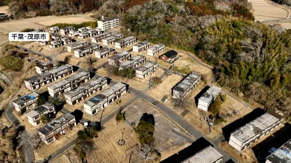 “ゴースト団地”解体・再開発へ 工場閉鎖で入居者ゼロ 公園は雑草にのみ込まれゴミ投棄で廃墟化 千葉・茂原市