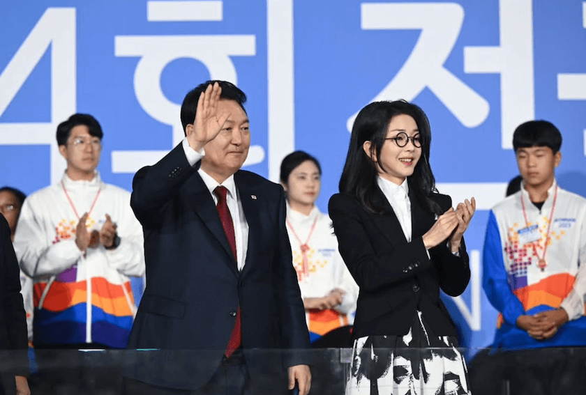 「麗しき装い」から「拘置所服」へ急転の韓国前大統領妻 捜査のカギは「シャネル靴」と「ハイジュエリー」