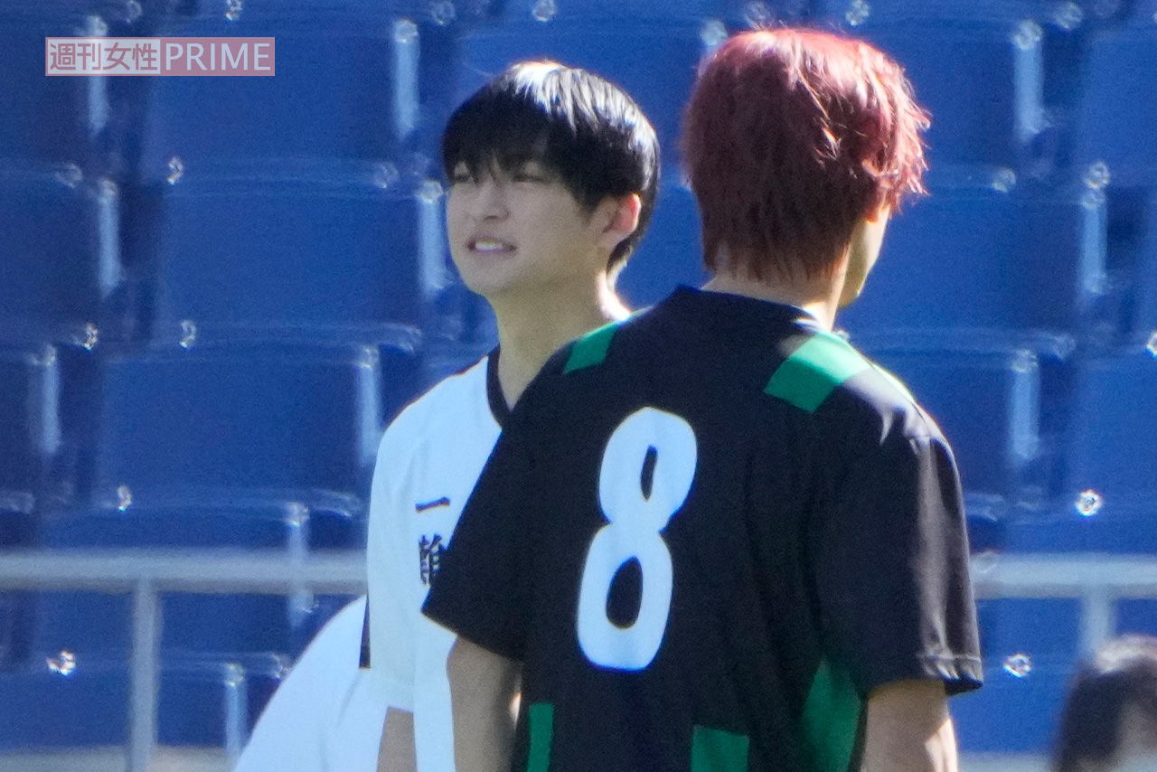 サッカー漫画『ブルーロック』実写映画の撮影を目撃!主人公の「背番号11」をつけていたのは仮面ライダー俳優・高橋文哉