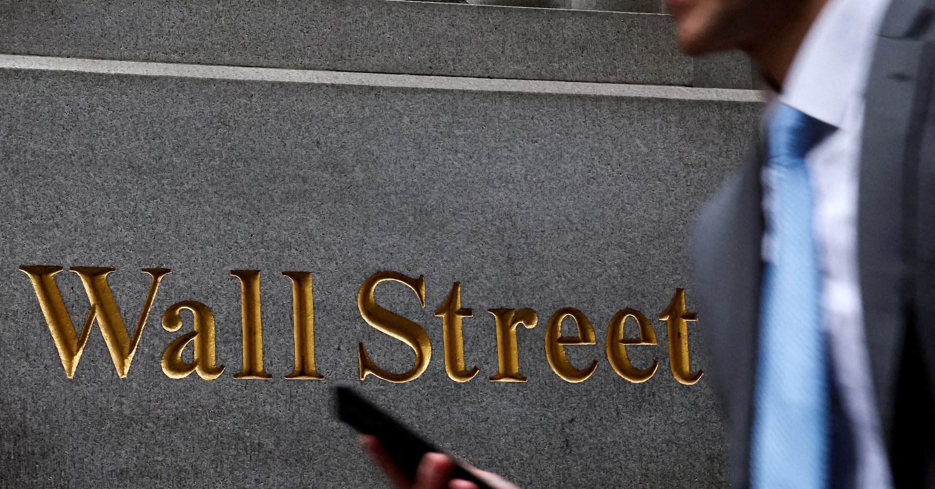 米国株式市場＝下落、ダウ179ドル安 次期ＦＲＢ議長「タカ派」警戒