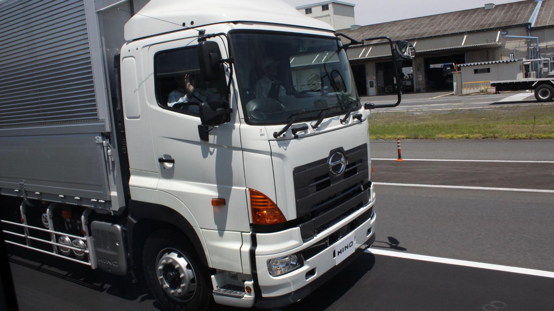 なぜ自動ブレーキが付いているのに追突事故を起こすのか。大型トラックの危険性をどう減らすべきか（高根英幸）