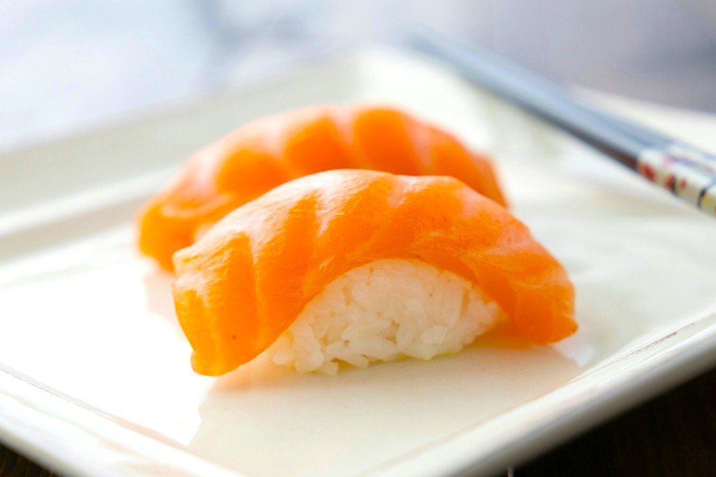 「死ぬかと思った...」寿司を喉につまらせた女性を前に、男性が取った「まさかの行動」にSNS爆笑（ニューズウィーク日本版）