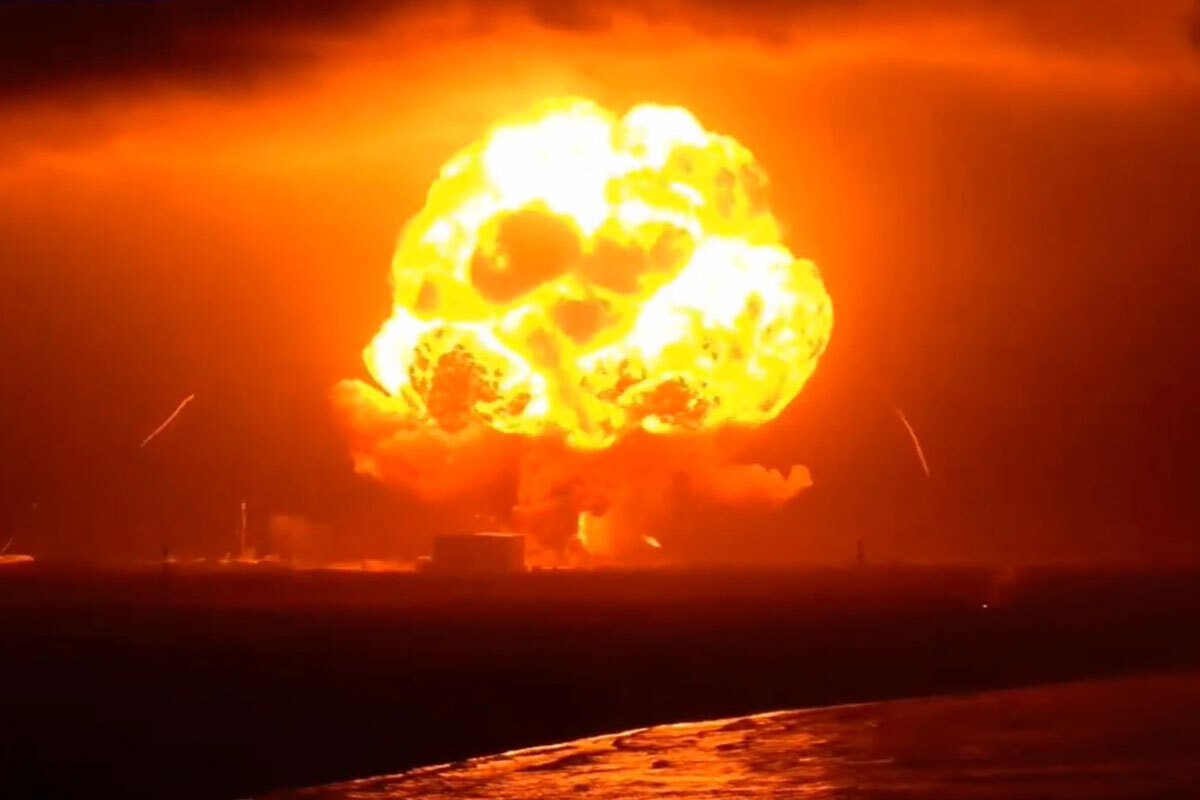 ベゾスの大型ロケット「ニューグレン」が爆発炎上、有人月面探査などへの影響懸念（Forbes JAPAN）