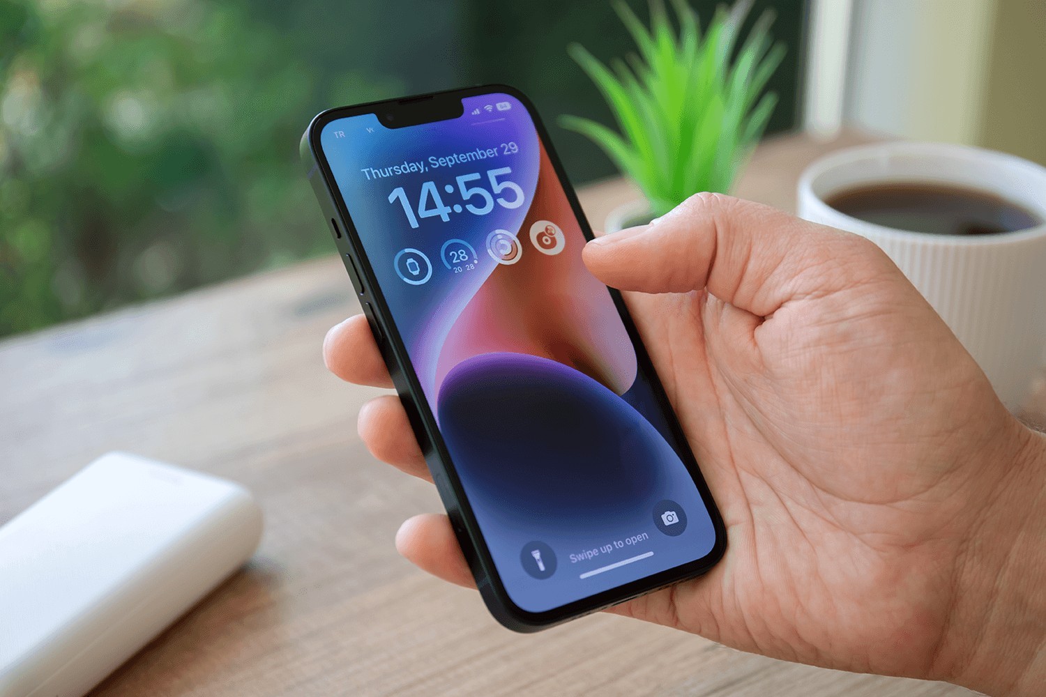 【iOS 26】iPhoneの「戻るジェスチャー」がアップデート。地味だけど本気でありがたい
