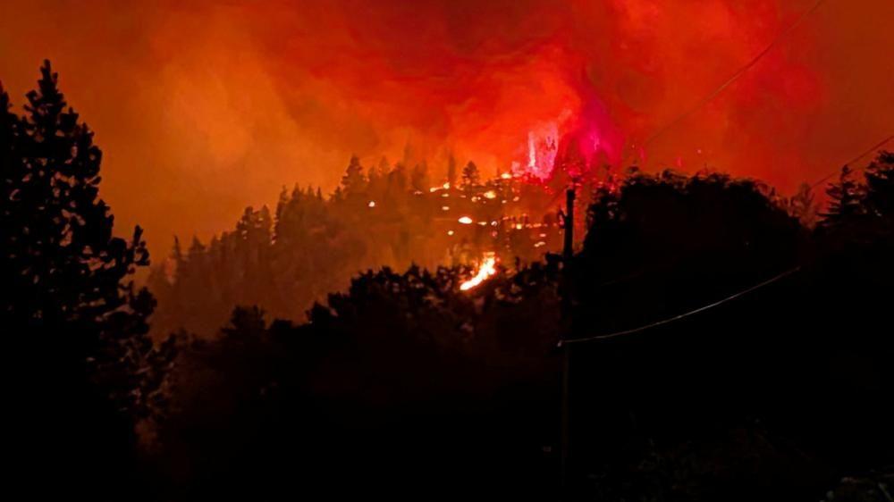カナダ西部の山火事、制御不能な状況に 当局は「最悪の事態への備え」を住民に呼びかけ