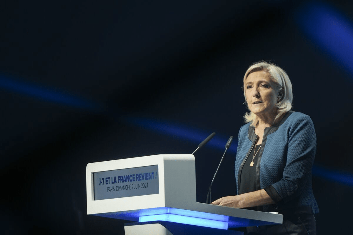 次期フランス首相、バルニエ氏失脚劇から学べ－ルペン氏は宥められず