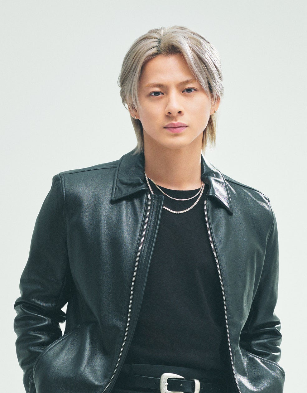 ひまわり畑でワクワクはしゃぐ姿と大ジャンプに挑む表情のギャップに注目！平野紫耀さん出演 新TVCM 2025年5月9日(金)放映開始！