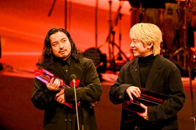 【MAJ】Creepy Nuts「Bling-Bang-Bang-Born」が“日本版グラミー賞”最多7冠 トロフィー大量「エグっ！」