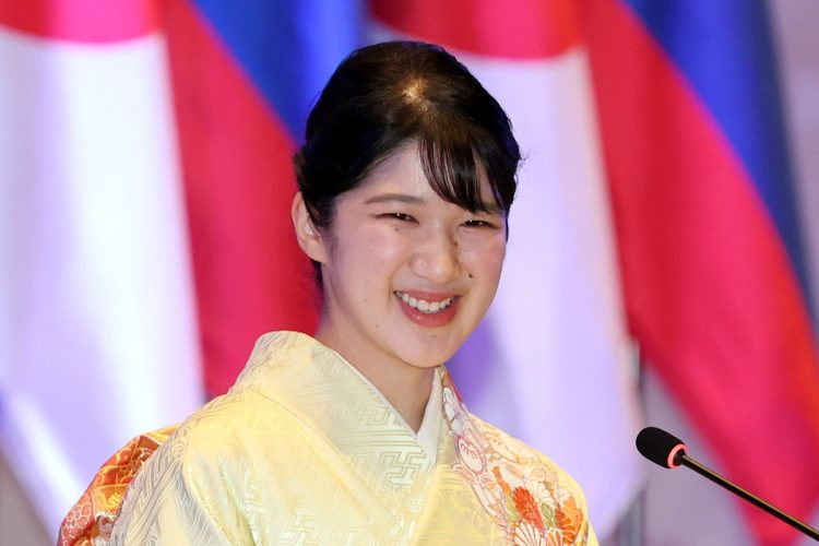 「愛子さまを天皇に！」4万9000人がオンライン署名、急激に支持が高まっている背景 ラオス訪問での振る舞いに人気沸騰、秋篠宮家への“複雑な国民感情”も関係か
