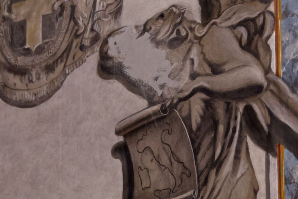 「首相そっくり」の天使の絵画、批判受け顔部分を塗りつぶし イタリア