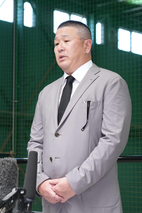 【中日】小山伸一郎２軍投手コーチ謝罪会見「時間つぶしが犯罪に手を染める形に…」／一問一答