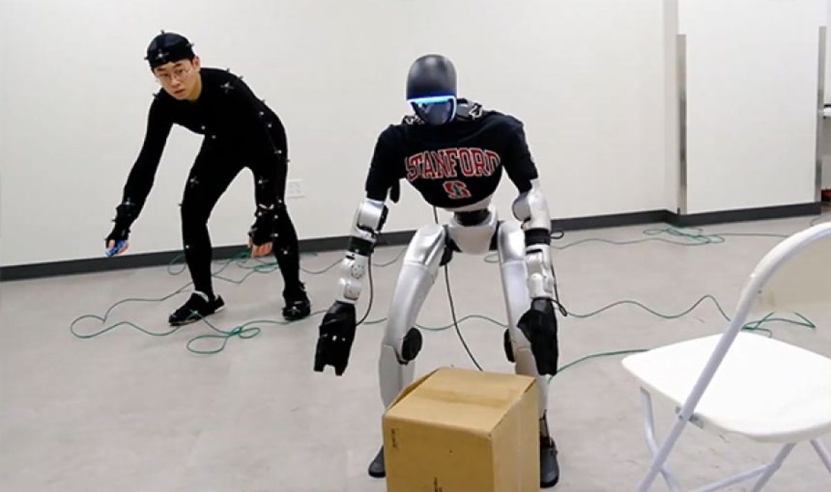人の動きをまるごとコピーするヒューマノイドロボットを開発、遠隔操作で同時再現