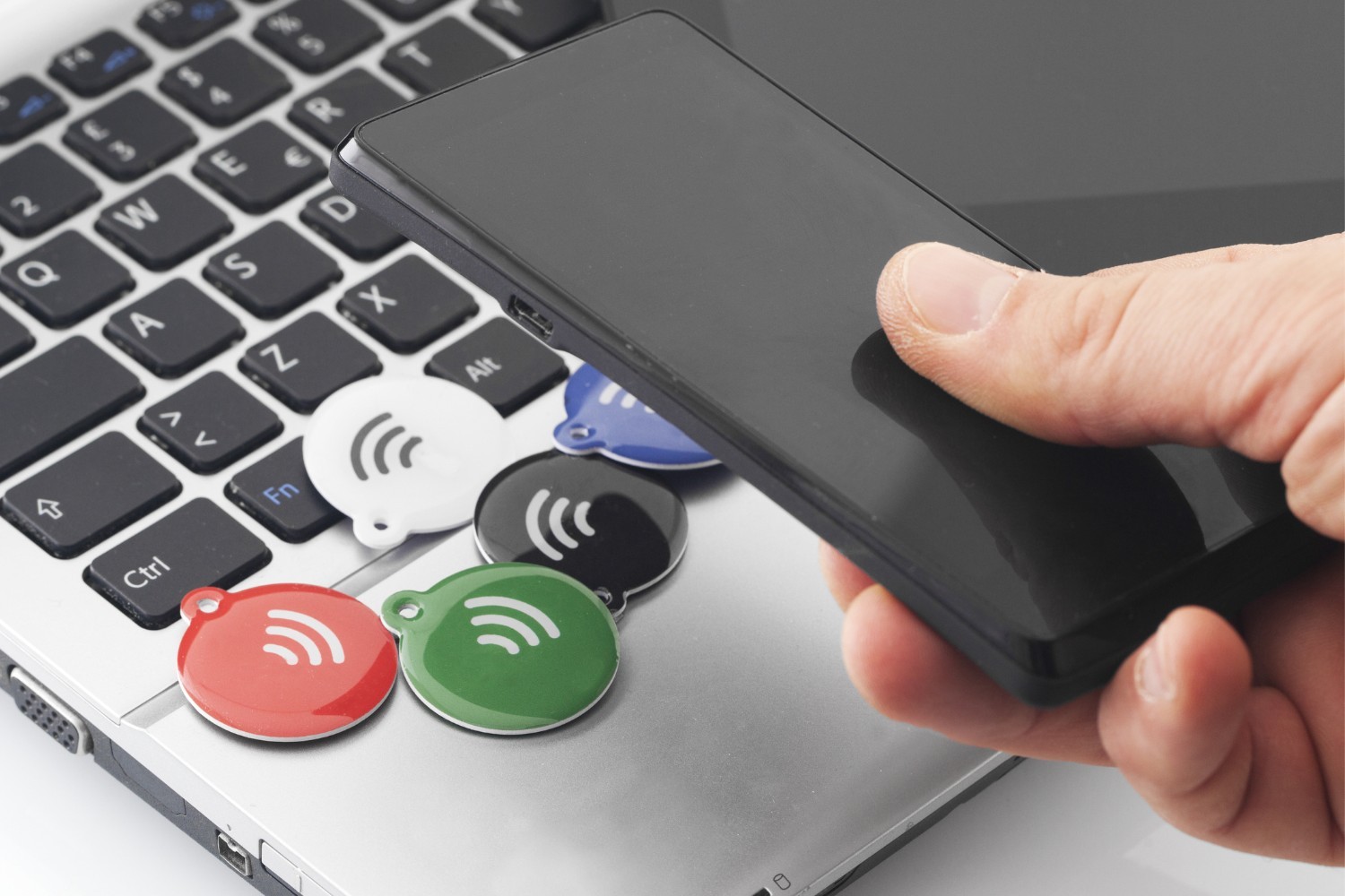 一日中スマホをいじっていた私が、NFCタグで自由になった理由（ライフハッカー・ジャパン）