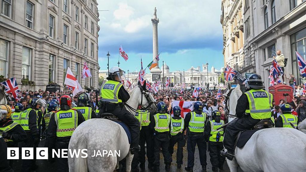 ロンドンで対立する2グループの大規模デモが同時に 43人逮捕と警察発表