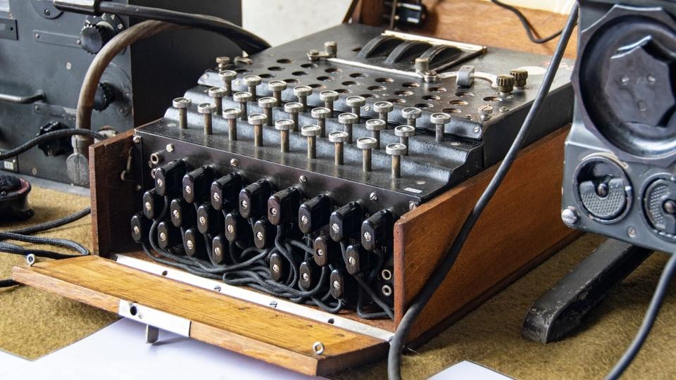 第二次大戦期の超難解暗号マシン「エニグマ」に現代のAIが挑んでみた