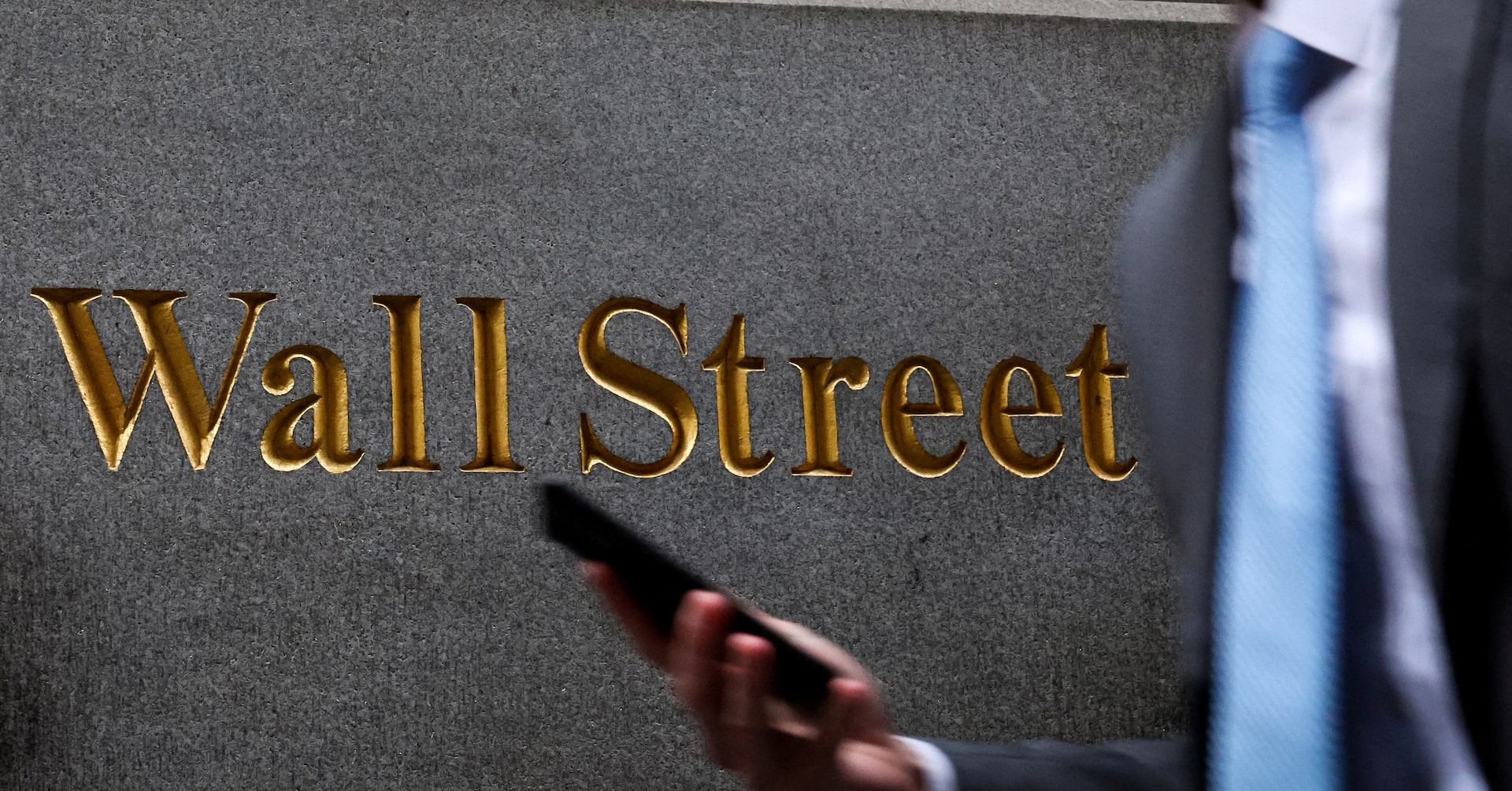 米国株式市場＝続落、ナスダック主導 ハイテク株や銀行株が安い