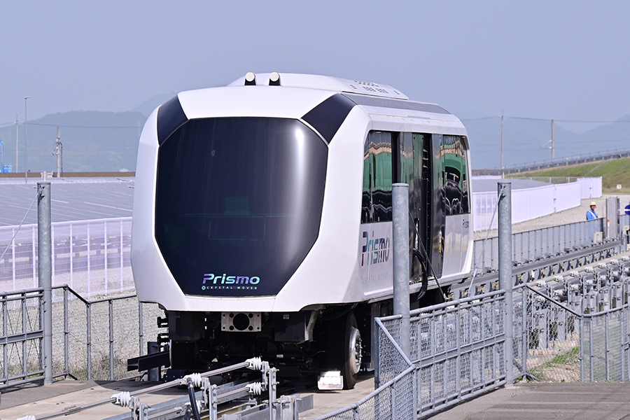 これぞ“新たな鉄道!?” 「レール1本」かつ「架線レス」 三菱重工の新型「新交通システム」が超意欲的だった！
