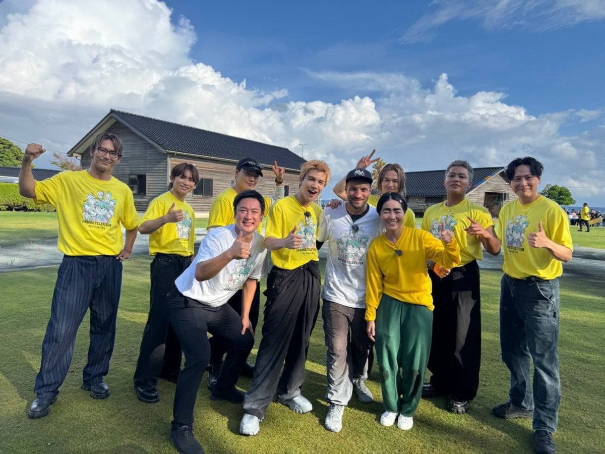 岩田剛典＆イモトアヤコ、巨大地上絵完成「盛り上がった1日になって良かった」 三代目JSBパフォーマンスも