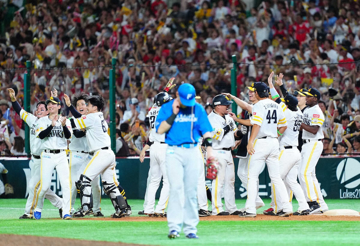 ソフトバンク 劇的10回サヨナラで先勝！接戦制し“2勝目” 山川がサヨナラ打「ヤバイ終わったと」