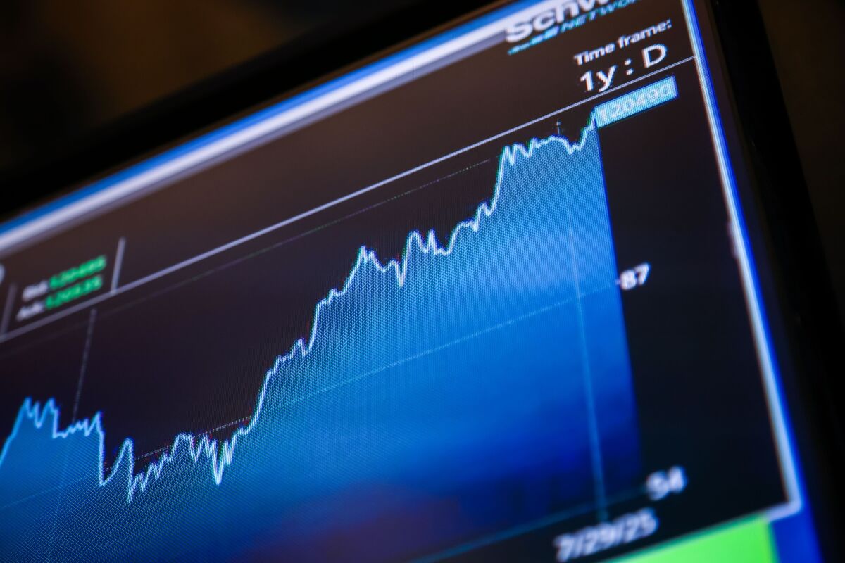 ヘッジファンド運用資産、過去最高760兆円－相場の乱高下が追い風に