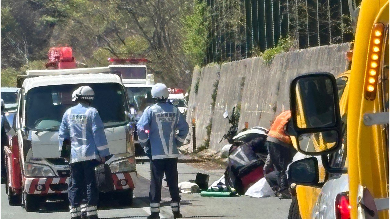 「片足がないようだ」と通報 バイクツーリング中の男性が車と衝突し死亡 国道112号・月山道は一時全面通行止めに（山形）