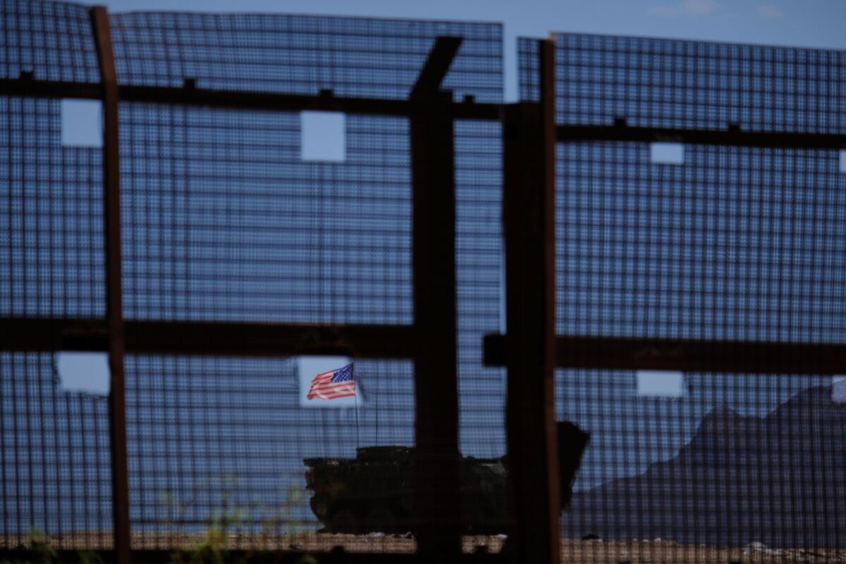 トランプ氏の中南米政策、波紋呼ぶ－麻薬対策に軍投入検討との報道