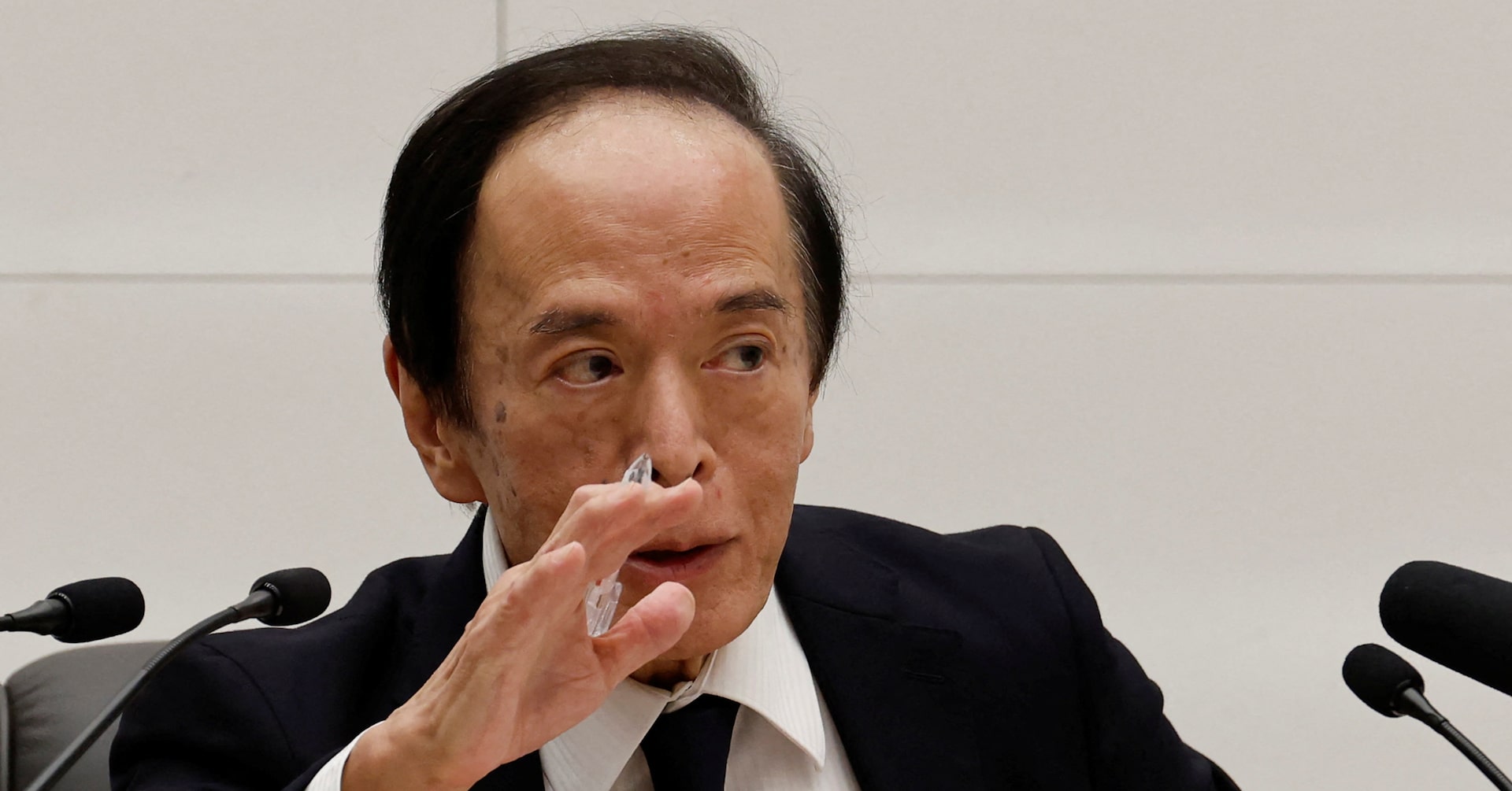 アングル：日銀総裁、12月利上げへシグナル 低金利のリスクも意識か