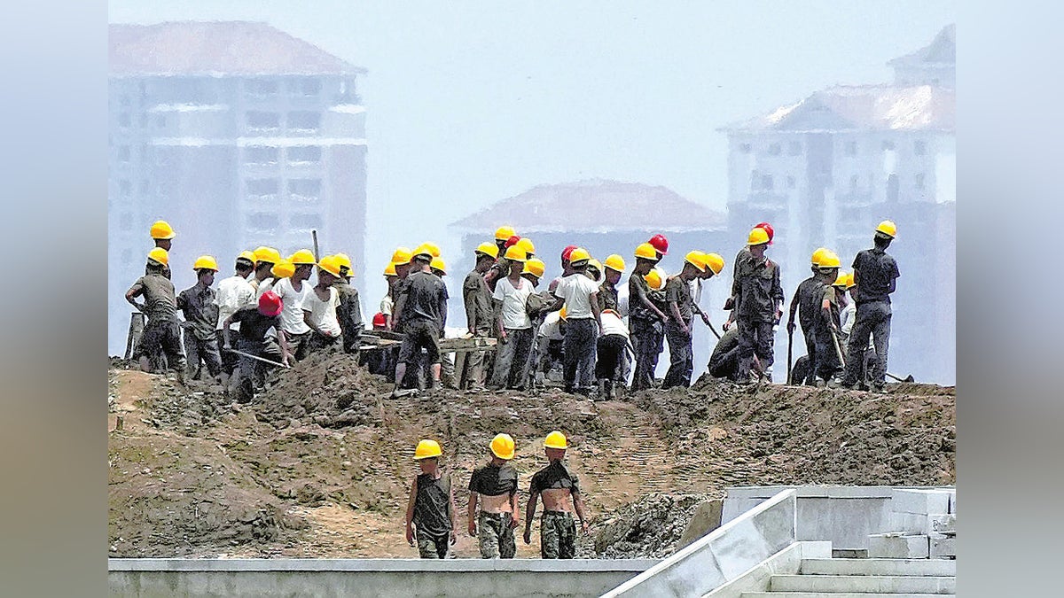 北朝鮮の洪水被害１年、３０棟超える高層建築物で一変した景観…対岸の中国側への対抗意識も