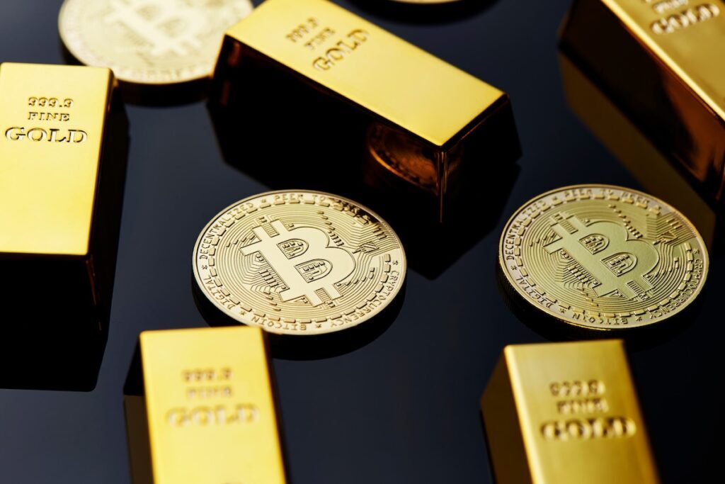 ビットコインが下落した1時間後にゴールド（金）が上昇──利益確定資金のローテーションを示唆（CoinDesk JAPAN）