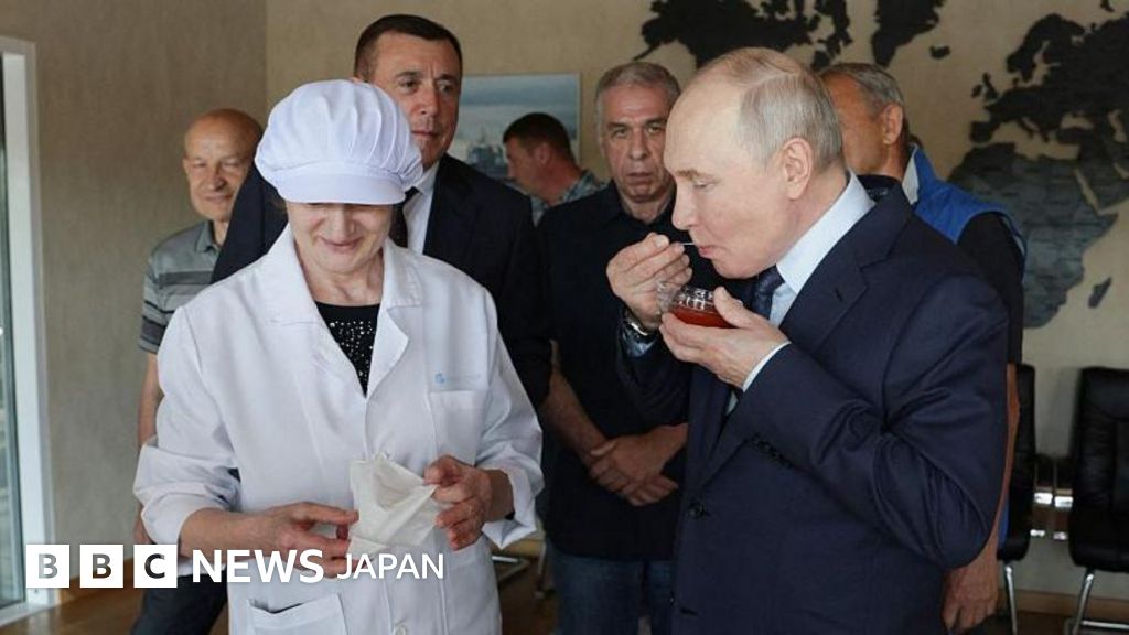 プーチン大統領、択捉島を初訪問 日本政府「強く抗議」