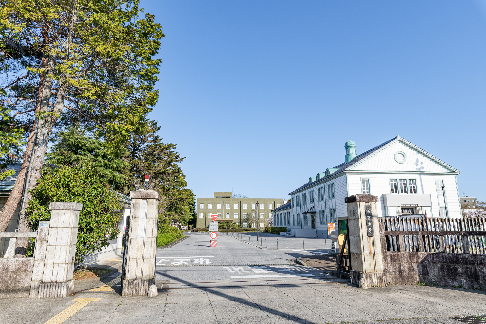 「この偏差値帯では考えられない就職先に進めます」 “就職評価が高い地方国立大学”といえば？ ランキング上位に「学費が安く県内では重宝」「文系でも全然入れる」の声