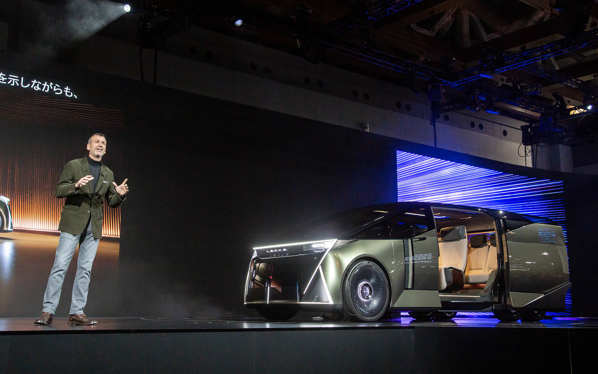 レクサス、「LSコンセプト」世界初公開 「6輪になるなんて想像もしていなかったのでは？」