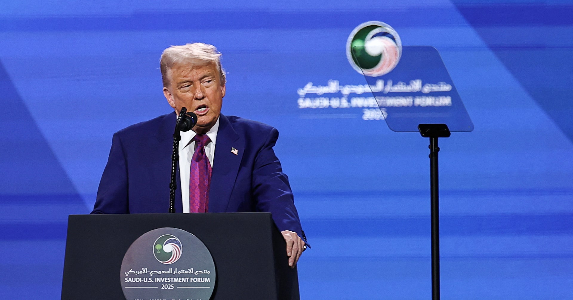 トランプ氏、対シリア制裁解除へ 暫定大統領との面会控え政策転換