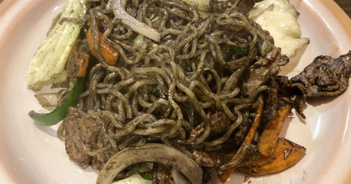 【ご当地グルメ】志村けんさんの出身地・東村山の「黒焼きそば」ってどんな味？ まさかの場所で食べられるらしいので行ってみた