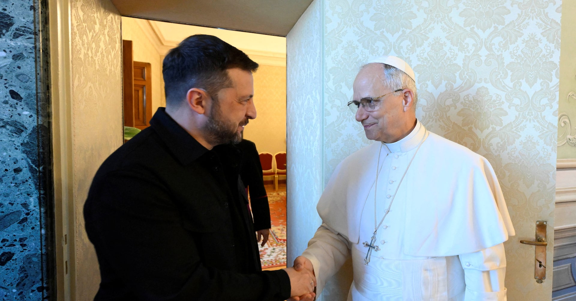 ゼレンスキー氏、ロシアとバチカンで対話「完全に可能」 ローマ教皇と面会