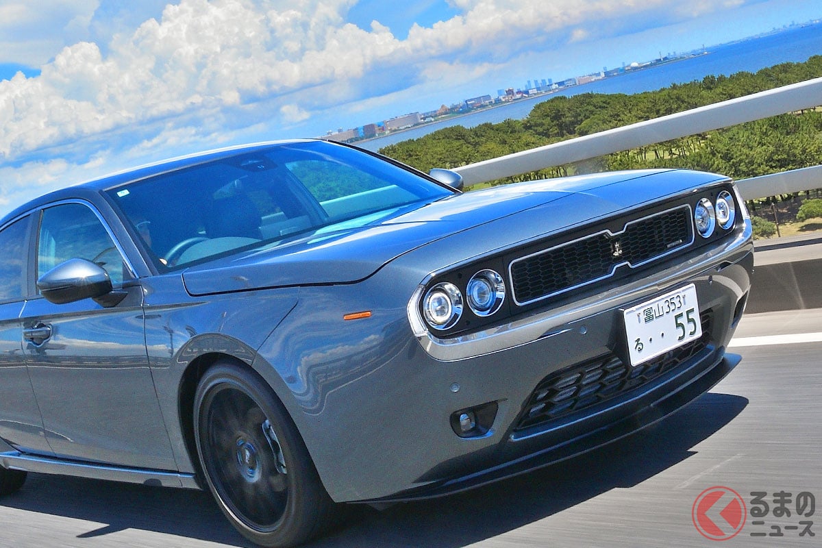 光岡の最新「"旧車デザイン"スポーツカー」が凄かった！ 「ケンメリ風」丸目4灯×6速MT採用！ 待望の「市販モデル」は"走り"も懐かしい？ カスタムカー「M55」の仕上がりは？