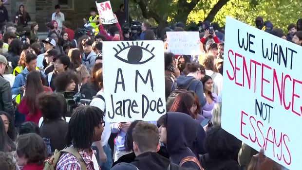 名門大学で“集団性的暴行”疑惑 米国で広がる「ジェーン・ドゥ」デモ