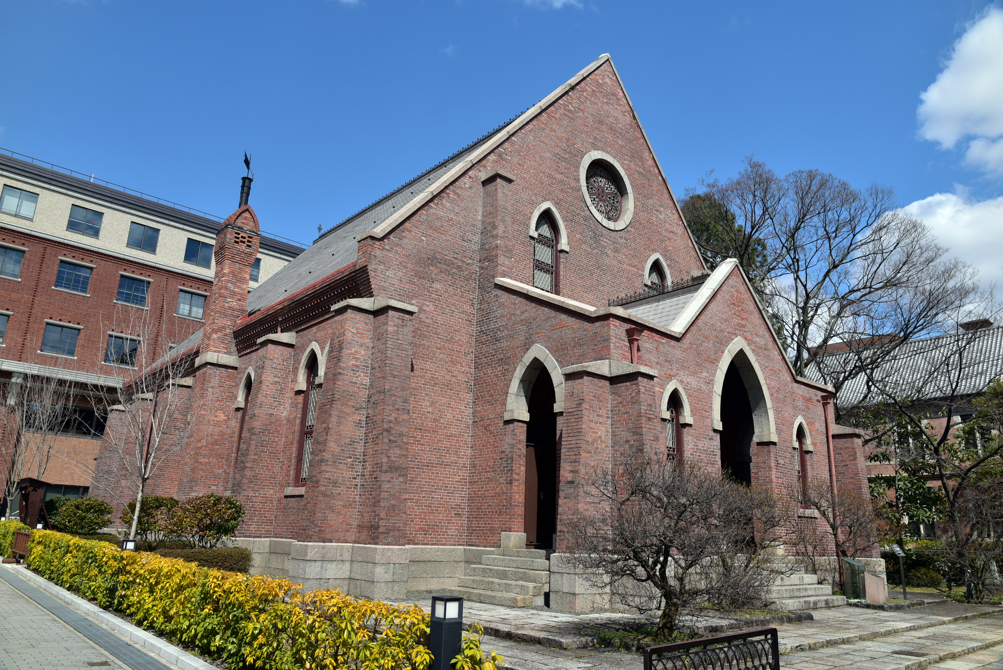 「さすが有名私大」 関西地方の“学生生活”面で高評価の大学ランキング上位を紹介！「派手すぎず、大人しすぎない子が多い」「自分に合ったサークルが見つけられる」