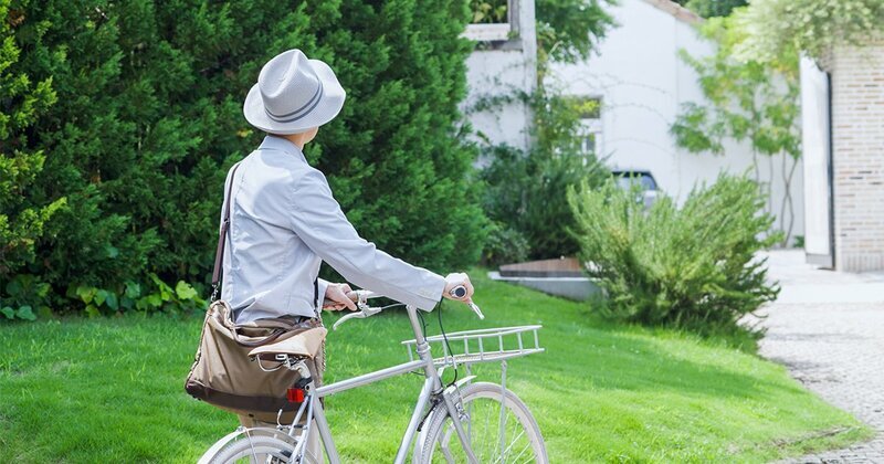 「スマホもテレビも二輪免許も断捨離」77歳・喜寿を迎えたエッセイストが過ごす、人生で最も濃密な日々（ダイヤモンド・オンライン）
