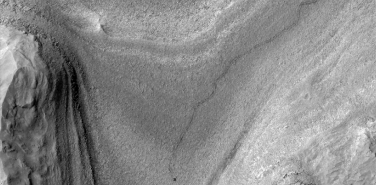 火星で頑張っているキュリオシティの勇姿。初めて軌道上から撮影成功