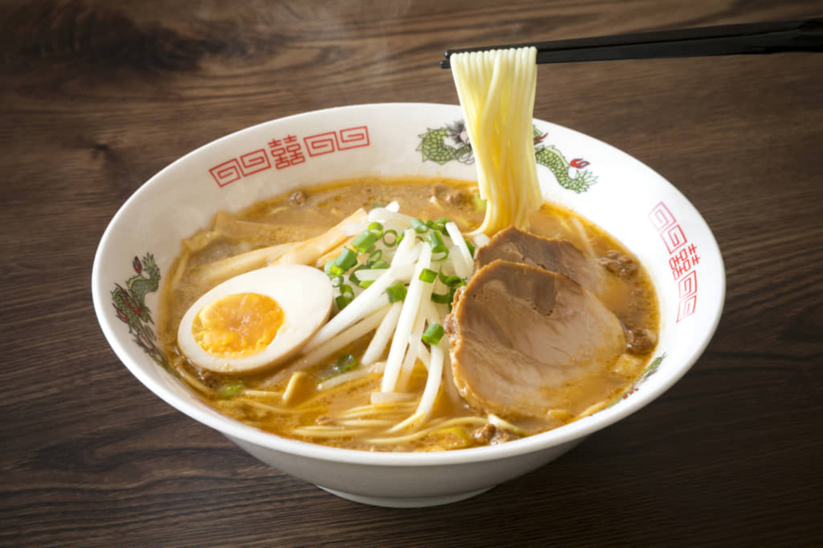 【60代以上の男性が選ぶ】家族で行きたい「ラーメンチェーン」ランキングTOP21！ 第1位は「丸源ラーメン」と「幸楽苑」【5月4日はファミリーの日】