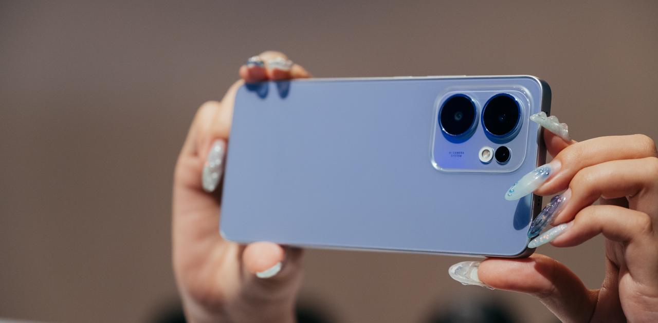 OPPOの新作スマホ。AIも防水もFeliCaも、5万円以下に詰め込み