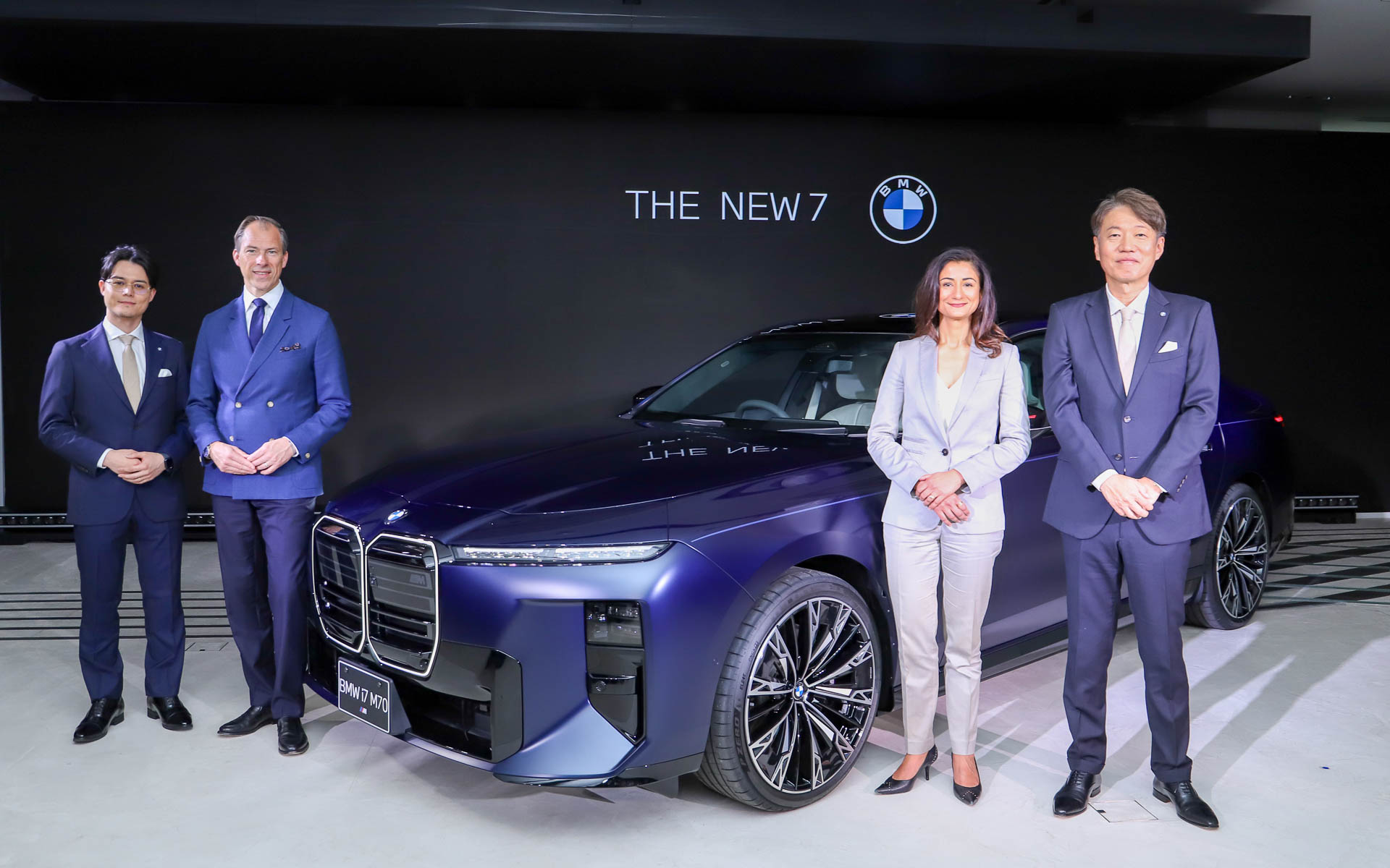 BMW、新型「7シリーズ」日本初公開 「ノイエ・クラッセ」技術を採用したラグジュアリーセダン