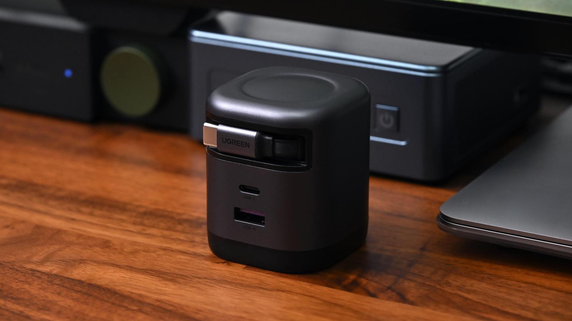 Amazonプライム感謝祭 37％オフ 巻き取り式ケーブル内蔵65W充電器が3,780円に！