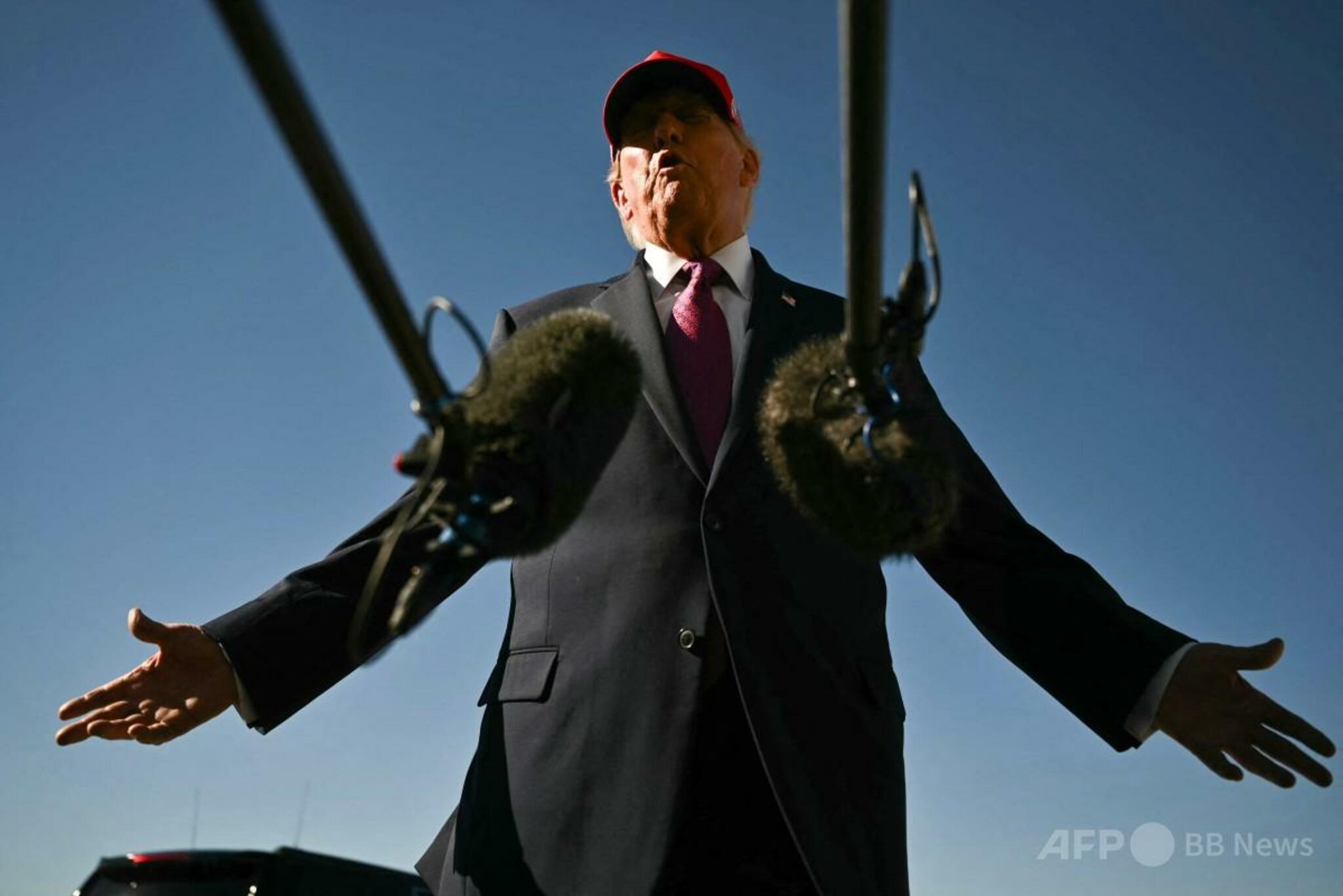 トランプ氏、小学校銃撃の容疑者を射殺した男性を称賛「偉大な英雄」（ＡＦＰ＝時事）