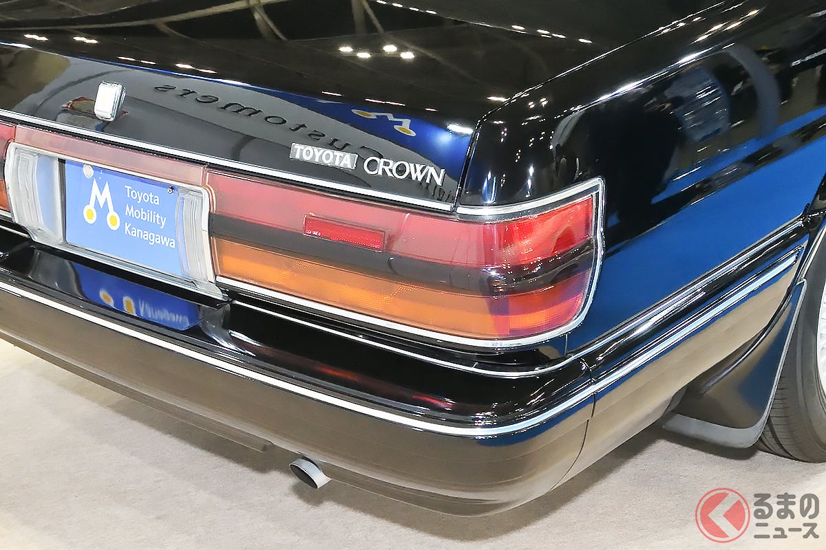 トヨタの「黒い高級車」実車公開！ 九州で眠りについていた希少色の「40年モノ」ビンテージ！ 美しく蘇った"おじいちゃん"の「130系クラウン」注目点とは