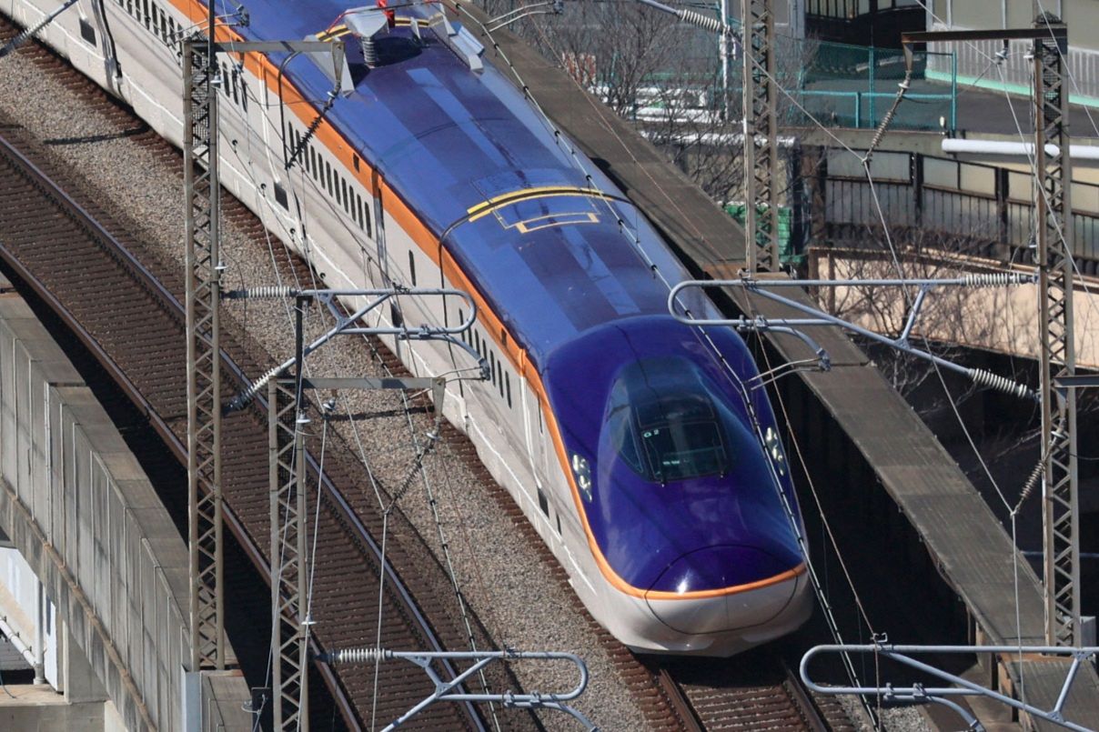 東北・山形新幹線E8系、補助電源装置の半導体に損傷 JR東日本「6台ともぐちゃぐちゃ、かつてない」