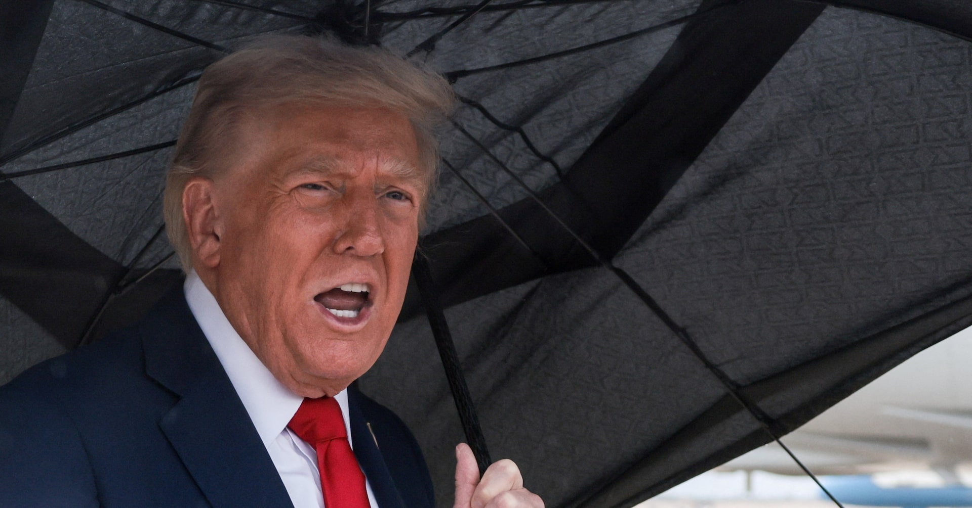 トランプ氏「ガザ戦争は終結」、人質解放待つイスラエルへ出発